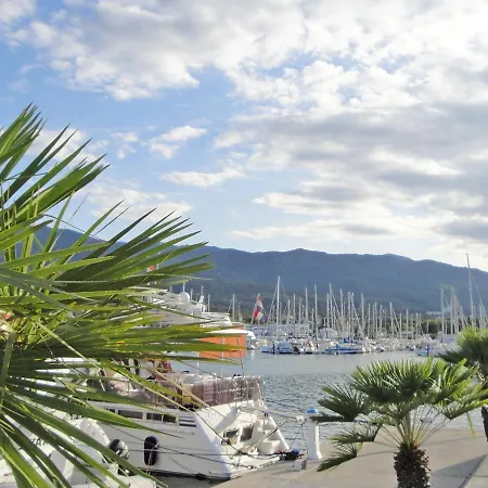 Les Treilles By Interhome