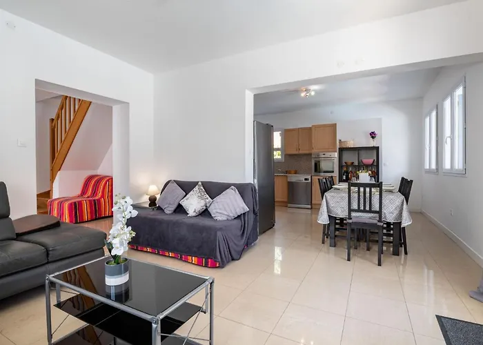 Les Treilles By Interhome * Le Racou