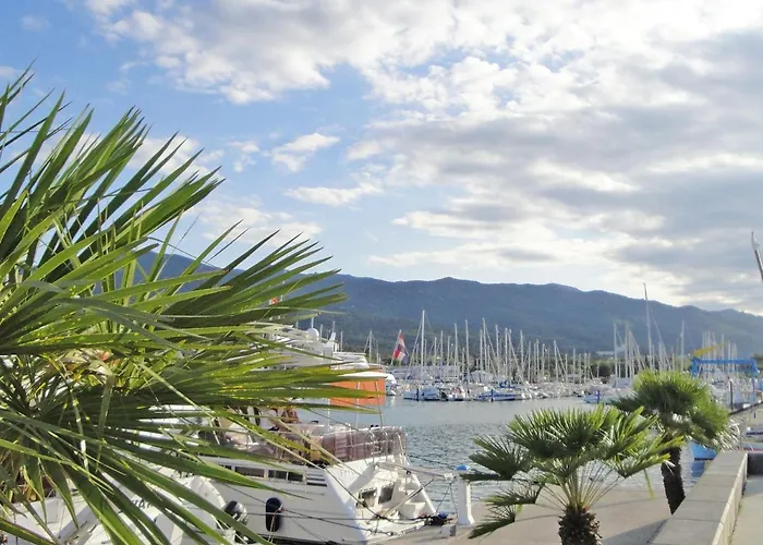 Les Treilles By Interhome